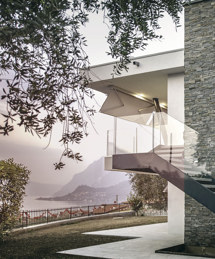 Nuove tende da sole R94 stone